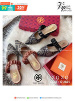 Tory Burch งานสวมหน้าวี วัสดุผ้าทอลายแบรนด์ ด้าบนแต่งสายคาดย่น สวบเก๋ รุ่นนี้ใส่แล้วขาดูเรียวยาวเพิ่มขึ้น แมทส์ชุดง่าย น้ำหนักเบา