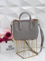 KEEP รุ่น COZY สวย ตอบโจทย์ ด้วยรูปทรงที่ เรียบหรู ทรงกระเป๋า ปรับได้ 2 แบบ เก็บทรง หรือ ขยายทรงได้ ตอบโจทย์ทุกการใช้งาน หนังกระเป๋า Saffiano อย่างดี ภายใน บุด้วย ผ้า Craft เอกลักษณ์เฉพาะ ทำให้ กระเป๋าเบา และ เพิ่มความสวยงาม ภายใน ทำช่อง แยก เฉพาะ สำหรับเ