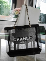 พร้อมส่งความสวยหรู 👠👠 Chanel Shopping Bag With Chain กระเป๋าสะพายใบใหญ่ทรง Shopping Bag Limited Edition พรีเมี่ยมกิ้ฟของแท้นำเข้าจาก Chanel Perfume Counter ของแท้100% (ไม่ใช่งานเลียนแบบ) ใบใหญ่วัสดุ Nylon โปร่ง ♡ ปั้ม CHANEL แบรนด์ส