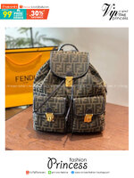 FENDI Zucca Monogram Backpack with 2 pocket กระเป๋าเป้ FF ใบใหญ่จุของได้เยอะ ภายในโล่งกว้าง พร้อมช่องใส่ของด้านหน้าสะดวกใช้งาน นานๆจะมีมาในรูปแบบเป้ให้ครอบครองกันค่า! วันไหนๆ ในไทยหรือ ตปท.ใบเดียวจบ!!