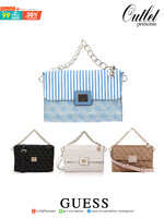 ราคาปังปิ๊นาศ (!!) มากแม่ 💕 GUESS Candace Top Handle Flap Bag กระเป๋าสะพาย Crossbody / คล้องแขน ถือออกงานได้ ทรงน่ารัก จากแบรนด์ GUESS สวยอยู่ทรง ขนาดกำลังดี น้ำหนักเบา ด้านหน้ามีโลโก้แบรนด์อะไหล่ทอง มีอะไหล่โซ่ห้อยด้านหน้าสามารถคล้องแขนและถือได้ 