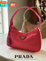 พรีเมี่ยมกิ๊ฟแท้ 100% 】สีใหม่พร้อมส่งที่นี่ที่เดียว Prada nylon mini shoulder bag กระเป๋าถือหรือสะพายไหล่ size mini กำลังน่ารัก