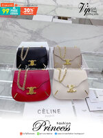 CELINE chain besace triomphe in shiny calfskin กระเป๋าสะพายสายโซ่ซีลีน รุ่นใหม่ล่าสุด อีกหนึ่งรุ่นในซีรีส์ Triomphe ที่ได้รับความนิยมอย่างมาก ด้วยรูปร่างทรงโค้งมนมีความคลาสสิกตามแบบฉบับแบรนด์