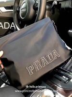 PRADA NYLON BAG WITH PREMIUM GIFT New in! กระเป๋าสะพายข้าง หรือ crossbody วัสดุ nylon เนื้อหนา ขนาดกำลังดี เบา รุ่นแนะนำ ใบจริง สวยกว่ารูปมากกค่ะ😁 ด้านหน้าประดับ logo brand ตัวกระเป๋าเปิดปิดด้วยซิป ภายในกว้าง ใส่ iPad ได้ มีช่องเล็ก และช่องซิป ผ้า