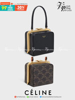 Celine Triomphe Minaudiere สาว ๆ คนไหนไม่เน้นพกของเยอะ แต่ต้องการกระเป๋าที่ให้ความเรียบหรู ดีไซน์เก๋ เหมาะสำหรับดินเนอร์มื้อค่ำ หรือช้อปปิ้งเบาๆ ใบนี้แนะนำเลยคะ เป็นกระเป๋าขนาดกะทัดรัด ถือและสะพายไหล่ได้ ให้ความคล่องตัว นับว่าเป็นอีกหนึ่งแอสเซสเซอรี่ที่น่