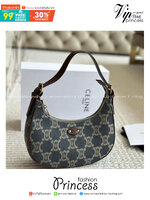 CELINE Ava Denim Macadam Vintage Shoulder Bag กระเป๋าทรงเอวาวินเทจ งานเดนิมฟอกเข้ายุคสมัย สวยเท่ห์ เข้ากับการแต่งตัวหลายสไตล์ ใช้ได้ทั้งกลางวันและกลางคืน