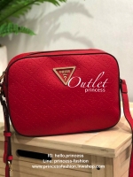 GUESS KAMRYN TOP ZIP CROSSBODY BAG กระเป๋าสะพายทรงน่ารัก จาก GUESS วัสดุหนัง pu ปั้มลายสวยอยู่ทรงขนาดกำลังดี น้ำหนักเบา ด้านหน้ามีโลโก้แบรนด์อะไหล่ทอง เปิดปิดด้วยซิปสะดวกใช้ ภายในมีโลโก้ และช่องเล็กใส่ของเป็นสัดส่วน สามารถใส่ไอแพดและกระเป๋าสตางค์ใบยาว และ