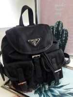 PRADA MINI BACKPACK with chain กระเป๋าเป้ size mini premium gift จากแบรนด์ Prada ขนาดกำละงน่ารัก ปรับสะพายได้หลายทรง วัสดุ nylon เปิดปิดด้วยกระดุมแม่เหล็ก ด้านหน้ามีช่องเล็ก น้ำหนักเบา ภายในมีช่องเล็ก และช่องซิป จุได้เยอะ ซับได้ 100& polyester มีหูหิ้วจับ