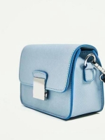 Don't Miss! Best Seller! ZARA CROSSBODY WITH 2STRAPS กระเป๋าถือหรือสะพายทรงคลัชรุ่นยอดนิยมวัสดุหนัง Saffiano อยู่ทรงสวยหรูสไตล์ PRADA แข็งแรงทนทาน ดีไซน์เก๋ไม่ซ้ำใคร เปิดปิดด้วยตัวล๊อคเอกลักษณ์ของ ZARA ภายในมีโลโก้ สามารถใส่มือถือ iphone7+ ได้ โดดเด่