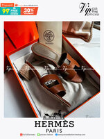 หนังแท้ Hermes sandal leather รองเท้างานสั่งตัตใช้สลับแท้ เกรดออริจินอล ตรงพื้นรองเท้าทำจากไม้รองด้วยหนังแท้ 100% งานตัดเย็บปราณีตละเอียดมากค่ะ มีอุปกรณ์ครบ หนังนิ่มใส่สบาย ใช้ทนนาน เกรดนี้คุ้มมาก ไม่ผิดหวังค่ะ ภาพสินค้าถ่ายจากงานขายจริง ใช้งานต่างประเทศไ