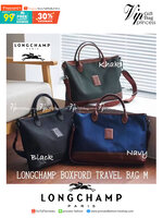 LONGCHAMP BOXFORD TRAVEL BAG M กระเป๋าเดินทางขนาดกลาง มาพร้อมสายสะพายที่สามารถถอดได้ ให้คุณเลือกสะพายไหล่หรือถือได้ มีซิปรูดเปิดปิดกระเป๋าที่ให้คุณมั่นใจได้ว่าคุณจัดเก็บไอเท็มของคุณได้อย่างมิดชิด บ็อคฟอร์ด (BOXFORD) สะท้อนความเป็นเอกลักษณ์ของแบรนด์ที่เปี่
