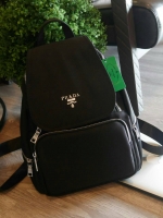 มาละค้า รุ่นที่สายลุยรอคอยกับ Prada backpack จากงานพรีเมี่ยมกิ้ฟจากเคาร์เตอร์ต่างประเทศมาค้า วัสดุ Canvas ผสม Nylon **คุณภาพดี แข็งแรง ทนทาน กันน้ำได้ อะไหล่เงิน เงาวับ! ทั้งใบ **สวยหรูมากคะ มีช่องใส่ของแยกซิปหลายช่อง สุดคุ้ม ด้านในบุด้วยผ้าซับในปั้มแบรนด
