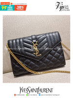 Yves Saint laurent envelope quilted with chain / YSL WOC กระเป๋าสะพายทรง woc สุดฮอต ในดีไซน์ใหม่ ดีเทลเย็บสวยคม โดดเด่นกว่าใครแน่นอน วัสดุหนัง pepble ทนทาน ใช้งานง่ายเพียงแค่เปิด-ปิดด้วยกระดุมแม่เหล็ก ภายในแบ่งสัดส่วนได้ดี มีช่องใส่บัตร มีช่องซิป ใส่มือได