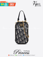 DIOR Phone Bag / DIOR 30 Montaigne Phone Holder Blue Dior Oblique Jacquard เกรดใช้งานสลับของแท้ เกรดออริจินอล กระเป๋าใส่โทรศัพท์ติดโลโก้ CD สีทองด้านหน้ากระเป๋า มีสายโซ่สีทองแบบยาวที่สามารถสะพาย crossbody ได้ และสายหนังเอามาหิ้วเก๋ๆ ก็ได้นะคะ สายทั้ง 2 สา