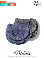 CHANEL 2022 COCO BEACH Denim Saddle bag / CHANEL Mini Flap Bag Denim Pearl Silver งานเดนิมน่ารักๆแบบเท่ๆ ไปเลยค่า พร้อมส่งที่ไทย จำนวนจำกัด สินค้าต้องมีติดตัวเลยค่าา! กระเป๋าคล้องไหล่หรือสามารถสะพายแบบครอสบอดี้ร์ได้ วัสดุเดนิมทั้งใบ สายสะพายแบบโซ่สวยงาม ข