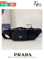 PRADA Premium gift waist bag รุ่น Hothit! กระเป๋าคาดเอว / คาดอก ใช้ได้ทั้งหญิงชาย วัสดุ nylon เรียบหรูดูแพงสไตล์แบรนด์ วัสดุ nylon เปิดปิดด้วยซิป ภายในกว้าง จุได้เยอะ สายปรับได้ ขนาดกำลังดี สะพายคล่องตัวค่ะ ที่สำคัญสะพาย แล้วดูดีมากก Don't miss! .