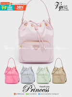 Prada Duet Re-Nylon Bucket shoulder bag / Prada Nylon bucket bag Pastel เกรดใช้สลับใบจริง ออริจินอล ใช้งานต่างประเทศได้ น้องสาวสุดสวยมาให้จับจองอีกหนึ่ง สีพาสเทลน่ารักละมุนมากๆ ค่ะ กระเป๋าสะพายข้าง ทรงขนมจีบ ไซส์มินิ ขนาดน่ารักน่าใช้มาก วัสดุขอบหนังแท้ แล