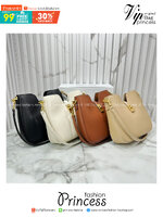 ORI หนังแท้ | CELINE SMALL CAMILLE 16 SOFT BAG IN SMOOTH LEATHER กระเป๋าสะพายรุ่นใหม่ล่าสุดของไลน์ 16 soft รูปทรงแบบโฮโบที่มาพร้อมดีไซน์ที่ใช้งานได้จริง หรูหราและโดดเด่น ฝาพับหนังกับตัวปิดแบบ Turnlock สีทองรูปทรงคล้ายอัญมณี