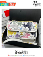CHANEL Flap Bag Lace Patchwork & Gold-Tone Metal, White & Multicolour / CHANEL Multi Flower Flap Bag กระเป๋าสะพายลายดอกไม้ ต้อนรับซัมเมอร์ 2024 สวยงามคัลเลอฟูล แฝงความหรูในตัวตามเอกลักษณ์แบรนด์