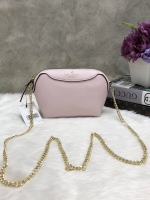 New in !!! Kate spade new york mini crossbody bag พร้อมส่งรุ่นหายากค่ะ! กระเป๋าสะพายครอสบอร์ดี้ หรือสะพายข้างได้ หนังซาฟเฟียโน่ หนังนิ่ม ทรงน่ารัก ใบจริงน่าใช้มากๆค่ะ บอกเลย ด้านหน้าปั้มโลโก้แบรนด์ เปิดปิดกระเป๋าแบบซิป ด้านในโล่ง สามารถใส่ i 6,7 ,8 ,i X,ส