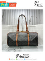 ORI หนังแท้ | CELINE GYM bag in Triomphe สายออกกำลังกายแบบติดแกรมต้องไม่พลาดใบนี้ค่ะ กับกระเป๋าทรง keepall มาในรูปทรงใหม่สปอร์ตเท่คูล ใบใหญ่ทรงเรียวไม่เทอะทะ เหมาะสำหรับใส่ของไป Gym หรือ Short Vocation ก็เหมาะมากๆ