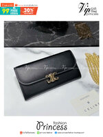 CELINE WALLET ON CHAIN TRIOMPHE IN SHINY CALFSKIN BLACK กระเป๋าสตางค์ใบยาว พร้อมสายสะพายโซ่สีทองถอดออกได้ หรูหรา มีช่องซิปกลางและช่องใส่การ์ด ใช้งานสะดวกสะพายได้ทุกวัน
