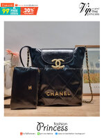 Chanel crossbody tote bag ไอเท็มเอ็กซ์คลูซีพ กระเป๋าสะพายรูปทรงโท้ทสะดวกใช้ มีฝาปิดกระดุมแม่เหล็กให้ในตัว และยังมีใบลูกอีกด้วย โดดเด่นด้วยโลโก้เอกลักษณ์สีทองหรู