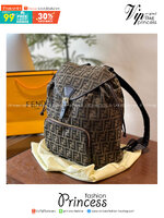 FENDI Zucca Monogram Backpack กระเป๋าเป้ FF ใบใหญ่จุของได้เยอะ นานๆจะมีมาในรูปแบบเป้ให้ครอบครองกันค่า! วันไหนๆ ในไทยหรือ ตปท.ใบเดียวจบ!! สินค้าแนะนำนาทีทองนี้ สามารถใข้ได้ทุกๆวัน ไม่ว่าจะในไทยหรือไป ตปท. ใบนี้เอาอยู่เลยค่า!!