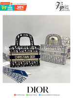 MINI DIOR BOOK TOTE 22cm Blue / Gray Dior Oblique Embroidery กระเป๋าถือทรง Shopping ขนาดมินิน่ารัก สวยคลาสสิค พกพาสะดวก ใช้งานง่ายสุดๆ วัสดุงานทอละเอียด ภายในโล่งกว้าง ภาพสินค้าถ่ายจากงานขายจริง ใช้งานต่างประเทศได้