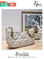Dior White Supple Macrocannage / CD LOUNGE BAG กระเป๋าสะพายทรงพอช สวยหรู ดีไซน์เรียบ แต่ดูแพง