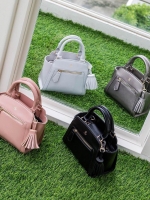 รุ่นใหม่ล่าสุด สวยมากๆค่า KEEP รุ่น mini LuLu bag ทรง สวย น่ารัก ขนาดตอบทุกโจทย์การใช้งาน เห็นแล้วLove แน่นอนค่า