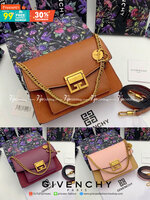 หนังแท้ Givenchy GV3 Bag 9” สวยหรู ดูเป็นคนมีเทสดีเลยค่าา ดีไซน์คือสวยมีคลาส มีระดับสุดๆ พร้อมสายโซ่อะไหล่ทอง ละมุนตามากค่าา รุ่นนี้ขายดีมาก ได้มาน้อยด้วยนะคะ สาวๆ รีบจับจอง อย่าคิดนาน ราคานี้กับคุณภาพถือว่าคับแก้วมั๊กมากกกก ไม่ซื้อทนไหว ^^