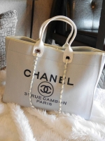 รุ่นใหม่ล่าสุด!! ที่สาวๆรอคอย Chanel tote canvas bag จากงานพรีเมี่ยม VIP GIFT รุ่นดังเลยค้า Size ใหญ่อลัง บอกเลยว่า **งานดีที่สุด ตัวกระเป๋า กระเป๋าผ้าเป็นผ้า canvas เนื้อดีสมราคา สัมผัส นุ่มลื่นมือมากกกก อะไหล่เงินปั้มแบรนด์แท้ทั้งใบ ด้านหน้าปัก logo แบร