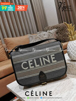 CELINE MESSENGER BAG VIP GIFT WITH PURCHASE (GWP) พรีเมี่ยมกิ๊ฟรุ่น Limited จาก CELINE HAUTE PARFUME DUTYFREE COUNTER วัสดุ CANVAS TEXTILE ลายทางสีคลาสสิคดีไซน์ Unisex ใช้ได้ทั้งชายและหญิง เปิดปิดด้วยฝาปิด Belt และแถบแม่เหล็กด้านใน ขนาดกำลังดี น้ำหนักเบา 