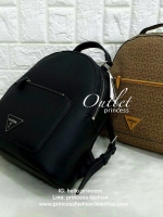 GUESS WOMAN'S BACKPACK กระเป๋าสะพายเป้หนังสวยขนาดกำลังดี สกีนโลโก้รอบใบ น้ำหนักเบา ด้านหน้าประดับโลโก้แบรนด์สามเหลี่ยมโดดเด่น มีลูกเล่นที่ช่องด้านหน้าสามารถถอดออกถือเป็นครัชได้นะคะ ตัวกระเป๋าเปิดปิดด้วยซิปเป็นหลัก ภายในกว้าง บุด้วยผ้าสกีนลายโลโก้แบรน