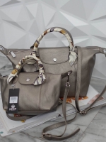 สีมาใหม่ค่า 🐼New arrival! KEEP ทรง longchamp รุ่น Duo Sister - สี Smoke Grey ตัวกระเป๋าหนังแกะสังเคราะห์ ลายหนังสวยมากๆคะ นิ่ม สุดๆ รุ่นนี้ จะมี 2 ขนาด คือ mini และ basic ไซด์