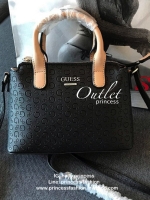 GUESS BALDWINPARK MINI BAG กระเป๋าถือหรือสะพาย วัสดุ Saffiano PU คุณภาพดี นิ่ม น้ำหนักเบา ด้านหน้าประดับด้วยโลโก้แบรนด์สวยหรู ตัวกระเป๋าลาย G ทั้งใบ เปิดปิดกระเป๋าด้วยซิปสะดวกใช้ ด้านในโล่งกว้างมีช่องสำหรับใส่ของหลายช่อง ใส่กระเป๋าสตางค์ใบกลางได้ ใส่Iphon