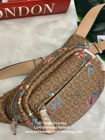 GUESS G LOGO FANNY PACK BELT BAG พร้อมส่ง รุ่นแนะนำเลยค๊าา❤️ กระเป๋าคาดเอว//คาดอก ได้ วัสดุ pvc อย่างดี หนังนิ่มดีมากค่ะ ตัวกระเป๋าออกแบบลาย G ทั้งใบ ผสมลาย multi floral เข้ามาได้สวยงามน่าใช้มากๆค่ะ ด้านหน้ามีโลโก้แบรนด์ และช่องซิปเล็กสำหรับใส่ของจ