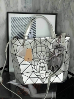 ห้ามพลาดเลยค่า ได้ ลายใหม่ Limited มาจำนวนจำกัด 💕ทรงสุดฮิตจากแบรนด์ David Jones ใบนี้ มาพร้อมกับน้องกระต่ายสีเข้า set กับกระเป๋าคะ กระเป๋า ทรง Tote ตัวกระเป๋าเย็บติด ด้วยแผ่นอคิลิค สุดหรู ดีไซน์เกร๋ **จุดเด่นที่ น้ำหนักเบา สามารถ ถือ หรือ สะพายไหล