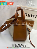 VIP GIFT 】หนังแท้ Loewe Small Hammock bag in pebble grain calfskin A multifunctional bag with supple side panels that release to change its shape. Looped straps allow the bag to be worn in multiple ways. This small version is in pebble grain calfskin.