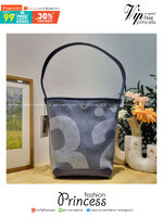 Rally movement the bag denim เป็นไอเท็มที่ฮอตสุดๆแห่งปีจริงๆ กับกระเป๋าทรงบัคเก็ต ที่ดีไซน์ออกมาคลาสสิคและใช้งานง่ายจริงๆ