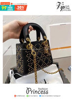 DIOR CD MINI LADY STUDDED BAG / DIOR LADY STUDDED BLACK LEATHER กระเป๋าสะพายข้างตกแต่งหมุดเต็มใบ ไม่มีคือพลาด หรูจริงอะไรจัง ทรงกล่องคลาสสิค มีหูจับในตัวและสายครอสบอดี้สุดเลิศ แต่งเติมดีเทลอัพราคาไปอีก
