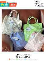 ORIGINAL 🌸 BAO BAO ISSEY MIYAKE LUCENT 6X6 matte tote bag เป็นซีรีส์ที่โดดเด่นด้วยโทนสีสว่าง โดดเด่นด้วยลักษณะต่างๆ เช่น ตาข่ายสว่างที่มองเห็นได้ผ่านช่องว่างระหว่างชิ้นสามเหลี่ยม