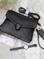 Hot Item !!KEEP Clutch bag with strap Size L รุ่นหายาก ขนาดใหม่คะ 🌼 กระเป๋าสะพาย ปรับเก็บสายถือเป็น clutch bag ได้คะ มีสายคล้องข้อมือ ขนาดกะทัดรัด พร้อมช่องใหญ่ปิดซิป 1 และช่องกลาง 1 ใส่กระเป๋าตังค์ มือถือ iphone 6 plus ได้คะ น้ำหนักเบา เข้ากับชุดไ