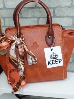 รุ่นใหม่ ล่าสุด !! จากแบรนด์ KEEP ทรงสวย ขนาดกำลังดีคะ จุดเด่นดีเทลใบนี้ - หนังกลับ สีสวย ลายหนังชัดเจน -ขนาดกำลังดี ใส่มือถือ กระเป๋าตังค์ยาวได้