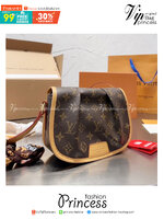 LV Monogram Canvas Menilmontant Bag / LV Crossbody bag กระเป๋าสะพายพิมพ์ลายโมโนแกรมสุดหรูจากแบรนด์ดัง รูปทรงใช้งานง่าย ภายในจุของได้เยอะ ขนาดกำลังสวย ใช้เป็น every ได้เลยค่ะ