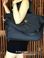 รุ่นยอดฮิต นำกลับมารีสต๊อคใหม่ค้าาาาา จากแบรนด์ prada จุของได้แน่นมากกก ใหญ่มาก เหมาะกับสาวๆ ทุกคนคะ ทุกคนต้องมีจริงๆ จะใส่ของไปเรียน ไปเที่ยว ไปติวหนังสือกับเพื่อน ก็หมดห่วง เพราะสามารถใส่ สมุด หนังสือหรือ labtop ได้สบายๆ วัสดุ ทำจาก Nylon อย่างดีกันน้ำ1