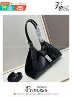 ORI หนังแท้ | Prada Medium leather tote bag 32cm กระเป๋าสะพายทรงโฮโบ คลาสสิคหนังเงาสวยหรูดูแพง ใบใหญ่กำลังดี ดีไซน์ใหม่ล่าสุด ภายในโล่งกว้าง จุของได้สบายๆ พกพาไปไหนก็สะดวก