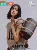 CELINE TRIOMPHE CANVAS BOSTON BAG VIP GIFT WITH PURCHASE (GWP) พรีเมี่ยมกิ๊ฟ Limited Edition จาก CELINE HAUTE PERFUME DUTYFREE วัสดุ TRIOMPHE CANVAS หนังขึ้นลาย Signature สวยหรูสุดคลาสสิคดีไซน์ไม่มีเอ้าท์ เปิดปิดด้วยซิปแบรนด์ มาพร้อมTagห้อยแม่กุญแจอะไหล่แ