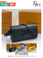 ORI หนังแท้ | LV Twist West Bag elongated shape in grained Epi leather กระเป๋าสะพาย/กระเป๋าถือ พร้อมสายโซ่ หนังลายเกรน Epi รูปทรงยาวและสง่างาม นำเสนอมุมมองใหม่สุดเท่ให้กับไอคอนของแบรนด์ ในหลากหลายเฉดสีทันสมัย